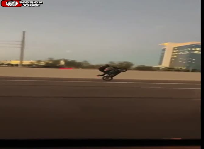 Video :This rider does a great wheelie and does what has to be done